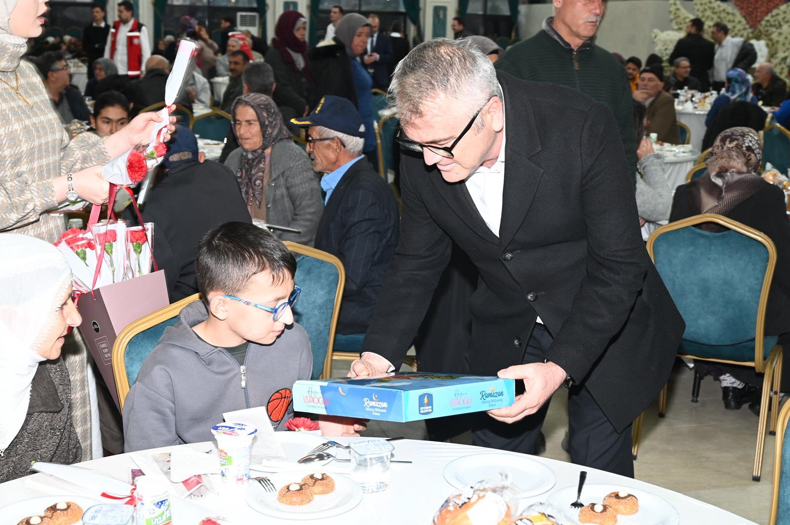 Seydişehir Belediyesi tarafından şehit aileleri ve gaziler onuruna iftar programı
düzenlendi.