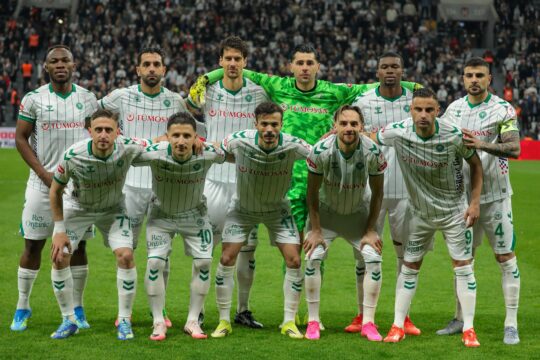 Tümosan Konyaspor Ziraat Türkiye Kupası’nda finale yükseldi. Konyaspor, Beşiktaş’ı evinde
